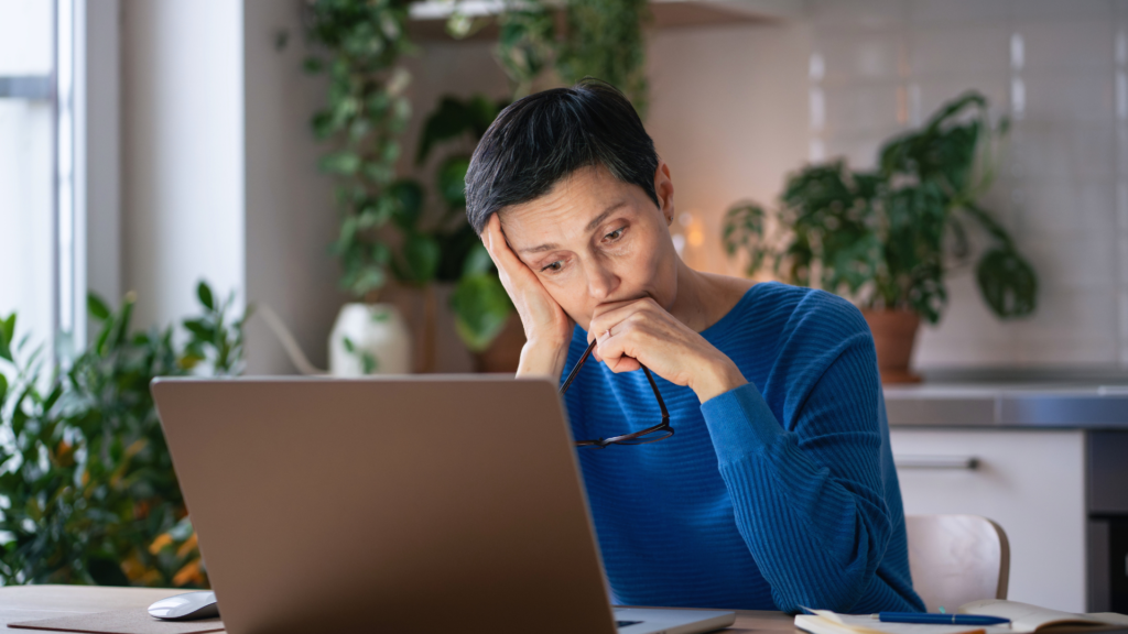 How to Reduce Screen Time Without Going Offline: Practical Tips for Balanced Digital Use